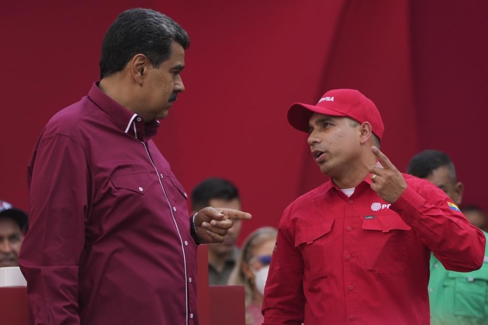 Venezuela arrests a former oil czar and accuses him of working with the