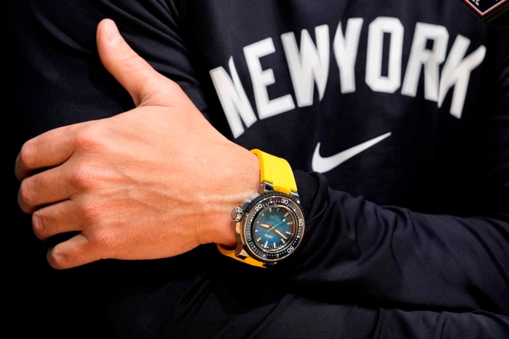 New York Yankees manager Aaron Boone wears one of his many wrist watches during a news conference before Game 2 of the baseball World Series, Saturday, Oct. 26, 2024, in Los Angeles. (AP Photo/Godofredo A. Vásquez)