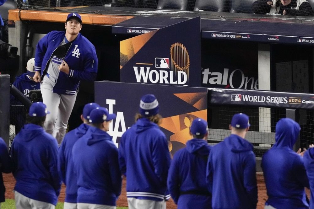Los Angeles Dodgers' Shohei Ohtani run onto the field for introductions before Game 3 of the baseball World Series against the New York Yankees, Monday, Oct. 28, 2024, in New York. (AP Photo/Frank Franklin II)