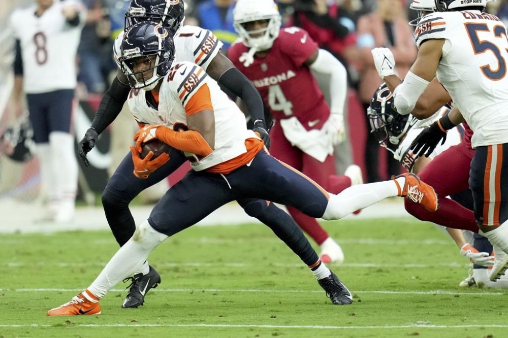 Chicago Bears wide receiver DJ Moore runs after recovering a fumble against the Arizona Cardinals during the first half of an NFL football game Sunday, Nov. 3, 2024, in Glendale, Ariz. (AP Photo/Ross D. Franklin)