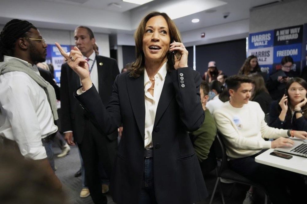Democratic presidential nominee Vice President Kamala Harris phone banks with volunteers at the DNC headquarters on Election Day, Tuesday, Nov. 5, 2024, in Washington. (AP Photo/Jacquelyn Martin)