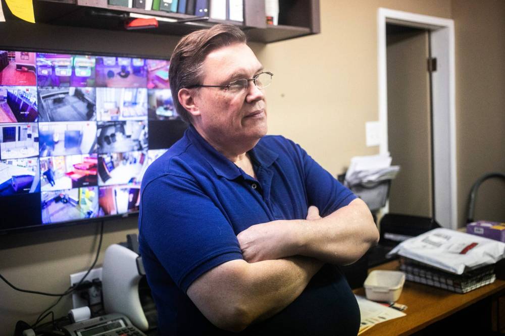 MIKAELA MACKENZIE / FREE PRESS
Keith Horn, owner of the Northern Hotel, speaks with media about the police shooting that took place in an apartment building across the street on Thursday.