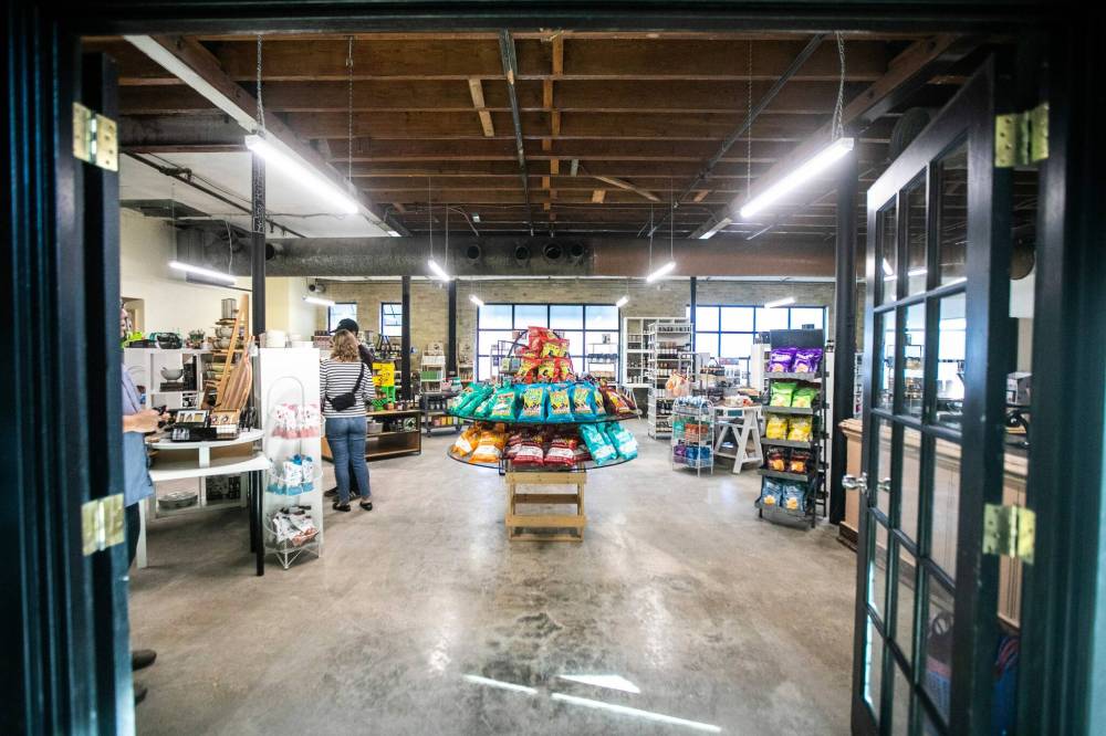MIKAELA MACKENZIE / FREE PRESS
The Forks Trading Co. includes space for local food makers to create pop-ups and test new products.