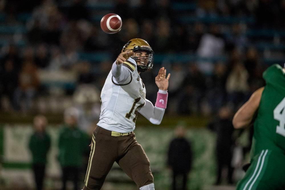 LIAM RICHARDS / ELECTRIC UMBRELLA
Manitoba quarterback JacksonTachinski was intercepted twice and fumbled once in Friday’s loss to the Huskies.
