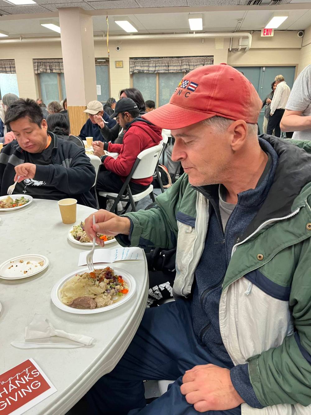 GABRIELLE PICHé / FREE PRESS
Jeffrey Richardson dines at Union Gospel Mission’s Thanksgiving lunch Saturday.