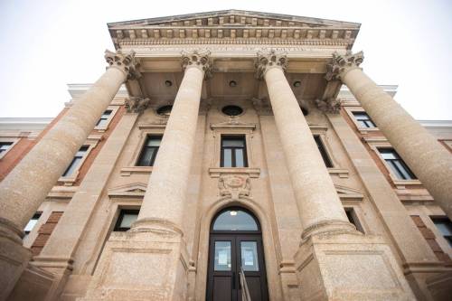 MIKAELA MACKENZIE / FREE PRESS FILES
                                The University of Manitoba administration building