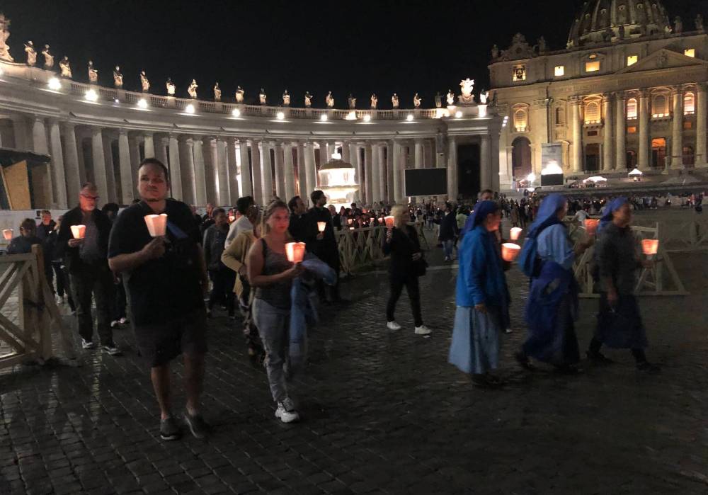 JOHN LONGHURST / FREE PRESS
Pilgrims in St. Peter's Square after the final night of the Synod on Synodality.