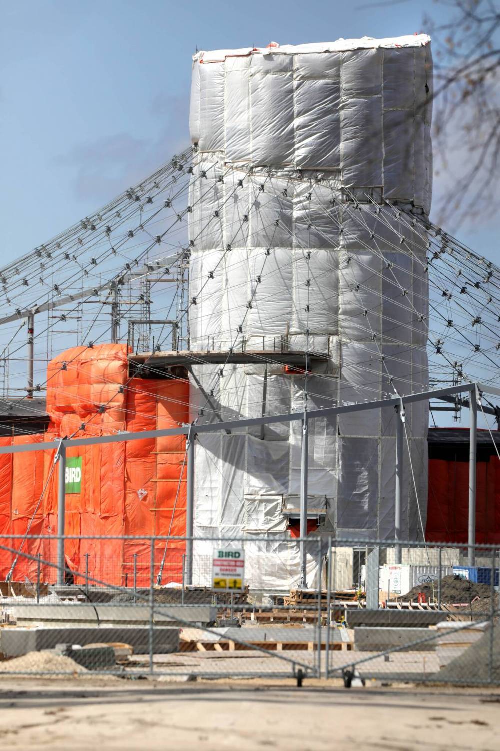 RUTH BONNEVILLE / FREE PRESS FILES
Construction takes place at The Leaf — Canada’s Diversity Gardens at Assiniboine Park, in April 2020.