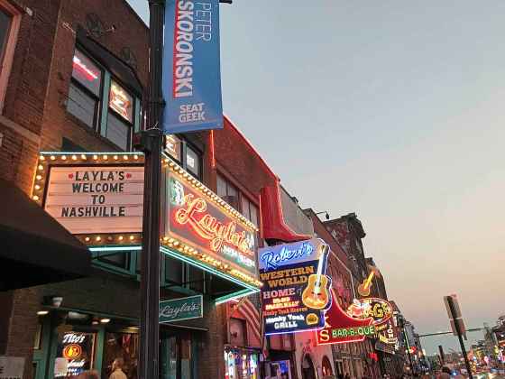 The neon lights of Music City's Broadway. (Jen Zoratti photo)