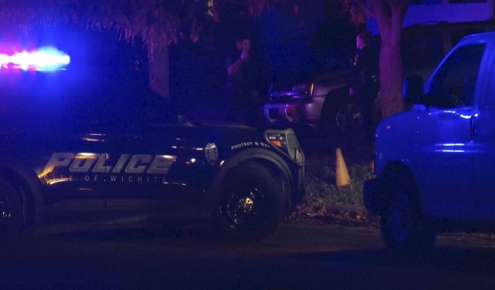 Suspected shooter and 4 others are found dead in 3 Kansas homes, police ...