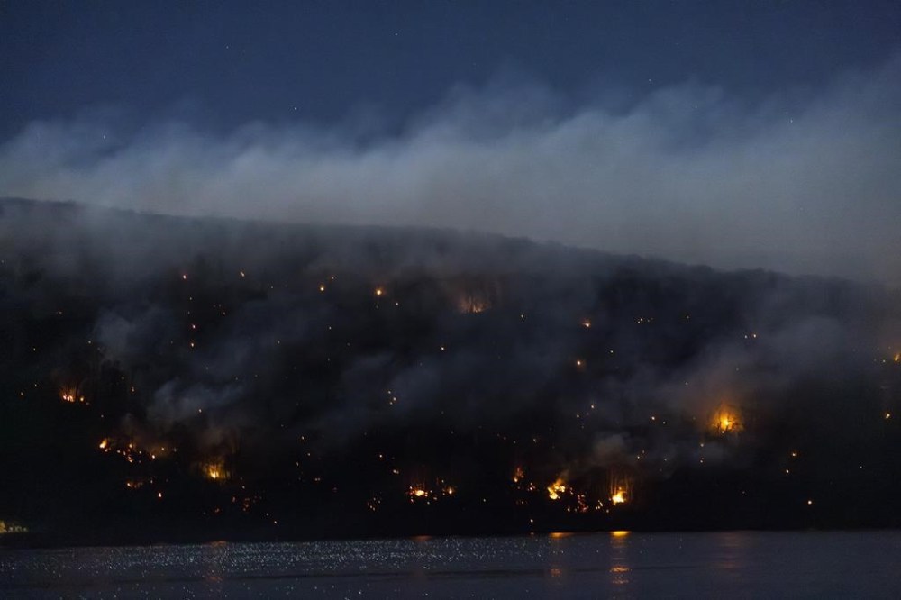 Wildfires burn along the New York and New Jersey border in Greenwood Lake, New York, Wednesday, Nov. 13, 2024. (AP Photo/Eduardo Munoz Alvarez)