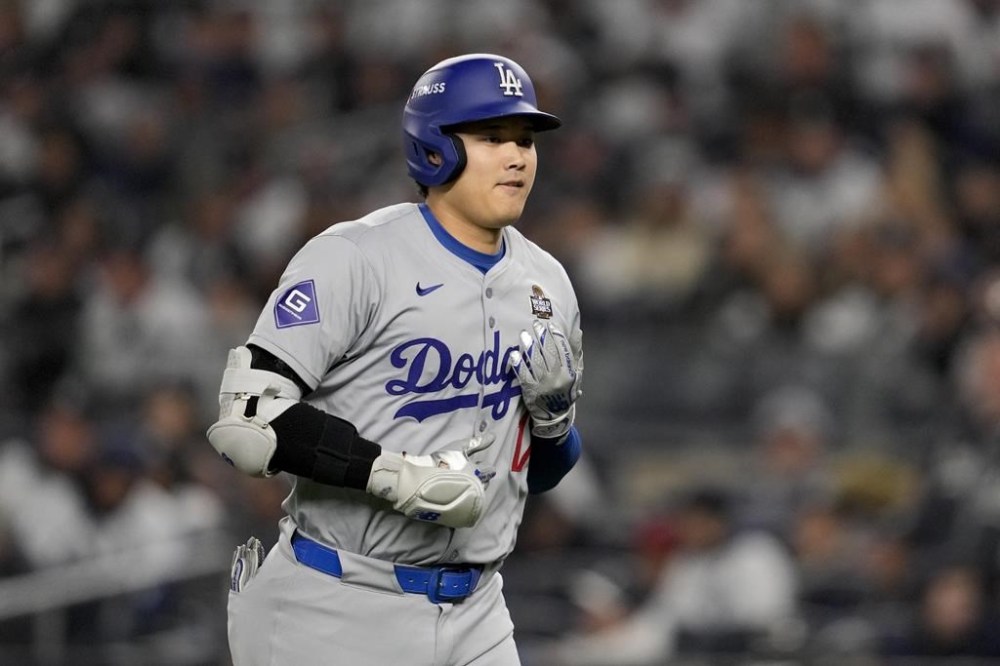 Los Angeles Dodgers' Shohei Ohtani walks to the dugout after a pop out against the New York Yankees during the seventh inning in Game 3 of the baseball World Series, Monday, Oct. 28, 2024, in New York. (AP Photo/Ashley Landis)