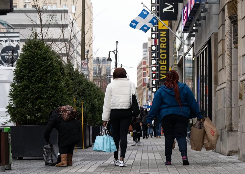 Shoppers take advantage of Black Friday deals in Montreal on Friday, Nov. 29, 2024. THE CANADIAN PRESS/Christinne Muschi