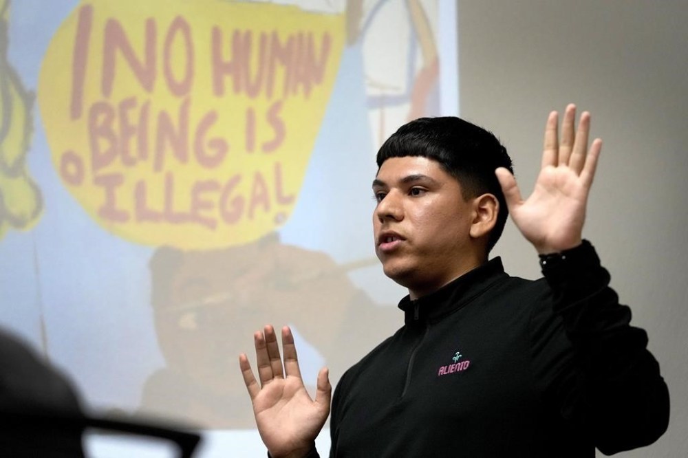 Pedro Gonzalez-Aboyte speaks during a training session at Paradise Valley High School, Tuesday, Nov. 12, 2024, in Paradise Valley, Ariz. (AP Photo/Matt York)