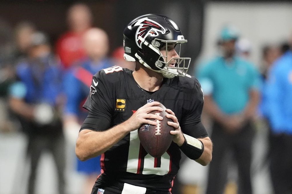 Atlanta Falcons quarterback Kirk Cousins (18) looks to pass during the first half of an NFL football game against the Los Angeles Chargers on Sunday, Dec. 1, 2024 in Atlanta.(AP Photo/Mike Stewart)
