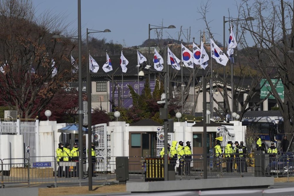 South Korean police officers stand guard in front of the government complex in Seoul, South Korea, Wednesday, Dec. 4, 2024. (AP Photo/Lee Jin-man)