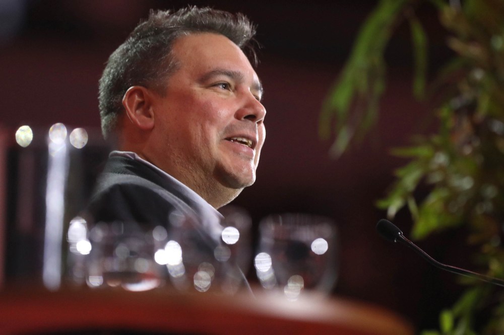 Murray Sinclair‘s son Niigaan Sinclair speaks proudly of his father during the service. (Ruth Bonneville / Free Press)