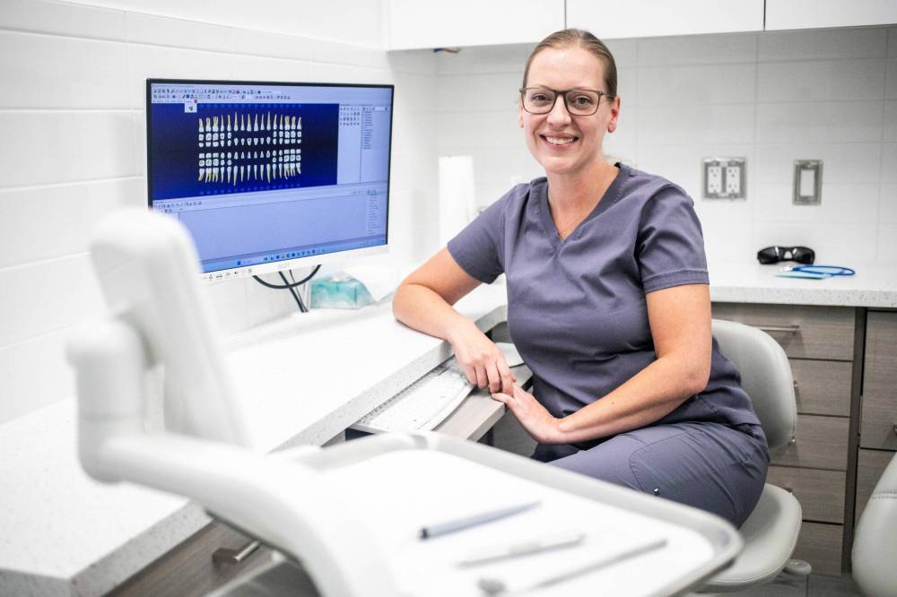 MIKAELA MACKENZIE / FREE PRESS
Robertson has practising dentistry for 17 years.
