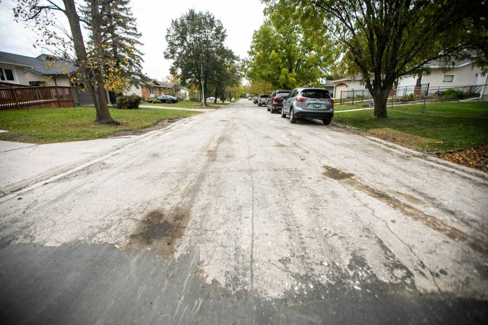 MIKAELA MACKENZIE / FREE PRESS
                                Some neighbourhood residents questioned why the whole street wasn’t repaved.