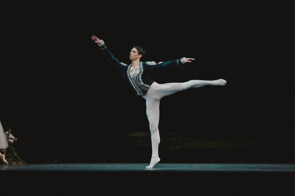 Michelle Blais photo
Soloist Peter Lancksweerdt plays the dual role of Loys/Count Albrecht.