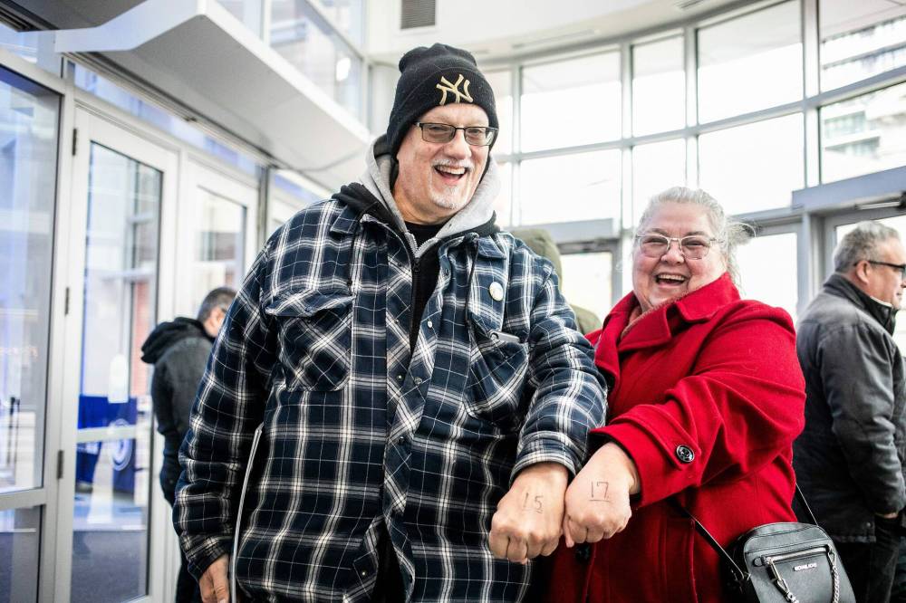 MIKAELA MACKENZIE / FREE PRESS
Bruce Springsteen fans Stu and Kathy Reid show their place numbers for a roll call at the Canada Life Centre in Winnipeg at 10am on Tuesday.