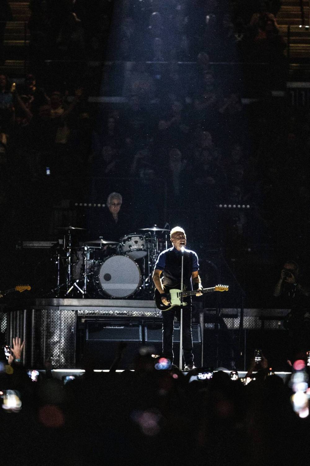 MIKAELA MACKENZIE / FREE PRESS
                                Bruce Springsteen performs at the Canada Life Centre on Wednesday.