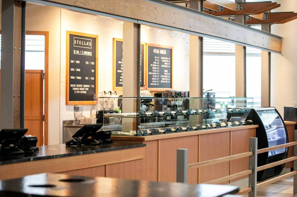 photos by MIKAELA MACKENZIE / FREE PRESS
The Stella’s location at the Winnipeg airport includes a grab-and-go café and restaurant.