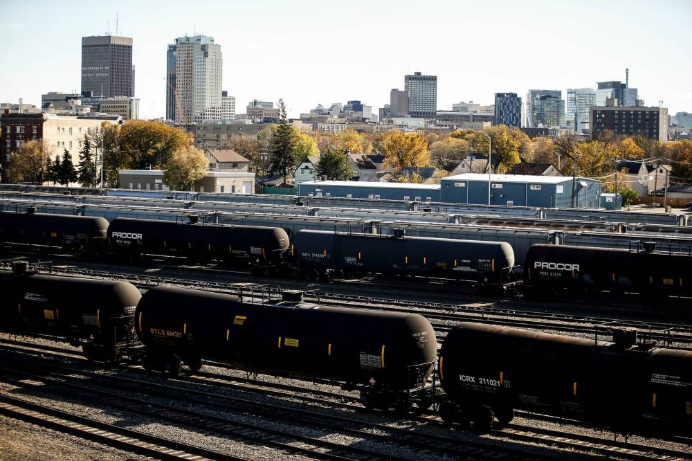 JOHN WOODS / FREE PRESS FILES
A recent survey reveals sixty-three per cent of Winnipeggers are now behind the relocation of the 300-hectare CP railyard thats cut the city in half between the north and the south.