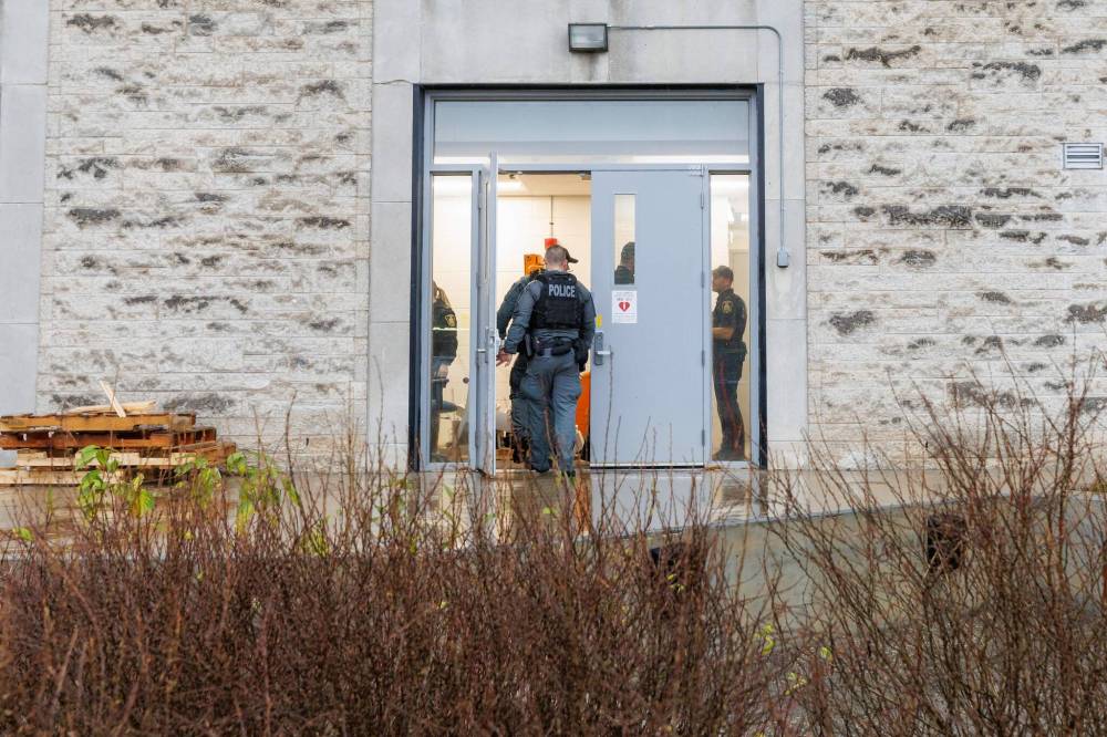 Students were inside the U of M building, used by the physics department, when police received reports of a man inside armed with a large kitchen knife. (Mike Deal / Free Press)