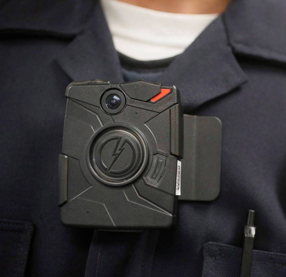 DAMIAN DOVARGANES / THE ASSOCIATED PRESS FILES
Bodycams have been discussed in Winnipeg for years.