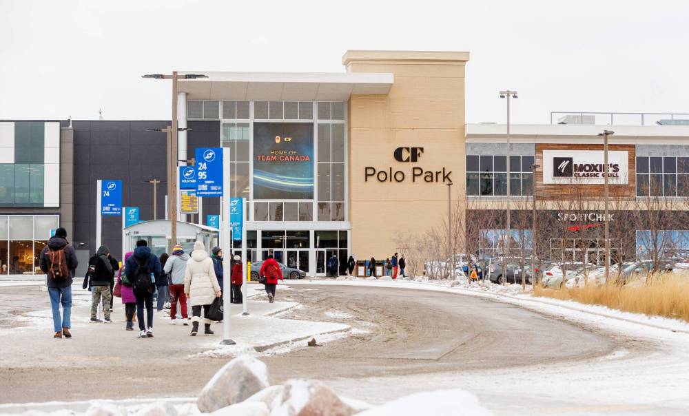 MIKE DEAL / FREE PRESS
Two people were stabbed inside Polo Park Wednesday while another person was stabbed nearby. Suspects in both incidents are in custody.