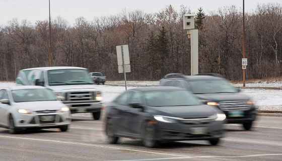 A Winnipeg Police anti-speeding campaign public survey asks Winnipeggers if they'd like to see photo radar expanded to residential areas. (Mike Deal / Free Press files)