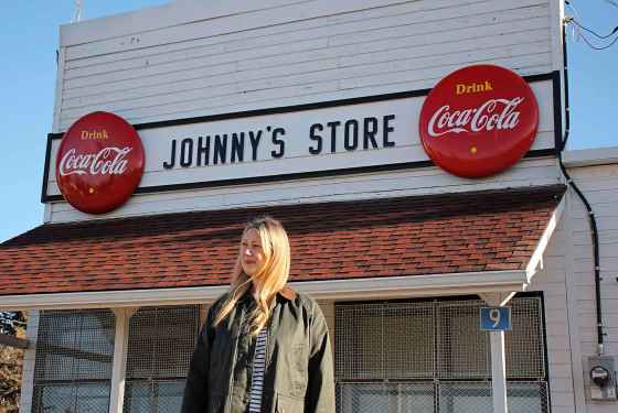 Julie-Ann McNeilly in front of Johnny's Store in Namao, Alta. (Aaron Sousa / The Canadian Press files)