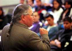(Phil Hossack / Free Press files) 
Judge Murray Sinclair speaks to students at Sisler High School.