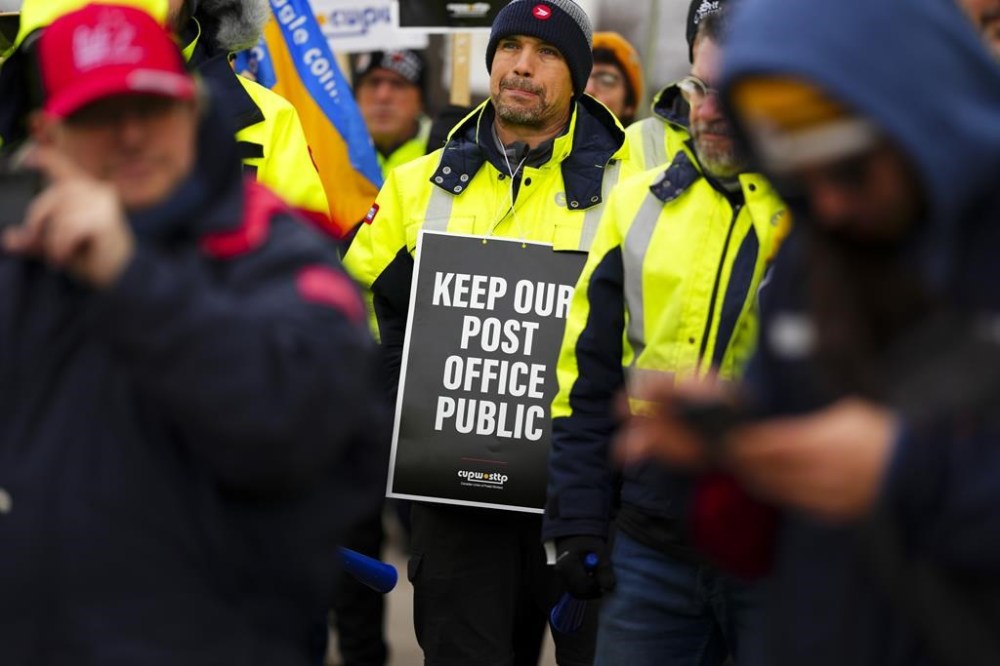 Canada Post employees and supporters rally at Canada Post headquarters in Ottawa, Thursday, Nov. 28, 2024. THE CANADIAN PRESS/Sean Kilpatrick