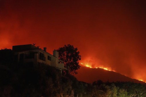 The Franklin Fire approaches Pepperdine University in Malibu, Calif., Tuesday, Dec. 10, 2024. (AP Photo/Jae C. Hong)