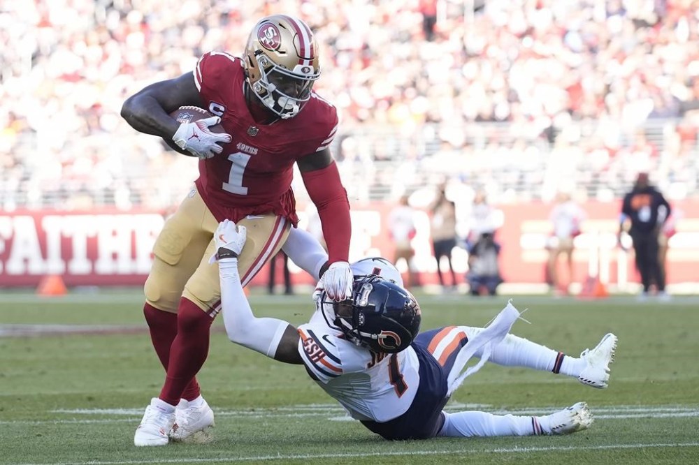 San Francisco 49ers wide receiver Deebo Samuel Sr., left, runs against Chicago Bears cornerback Jaylon Johnson during the first half of an NFL football game in Santa Clara, Calif., Sunday, Dec. 8, 2024. (AP Photo/Godofredo A. Vásquez)