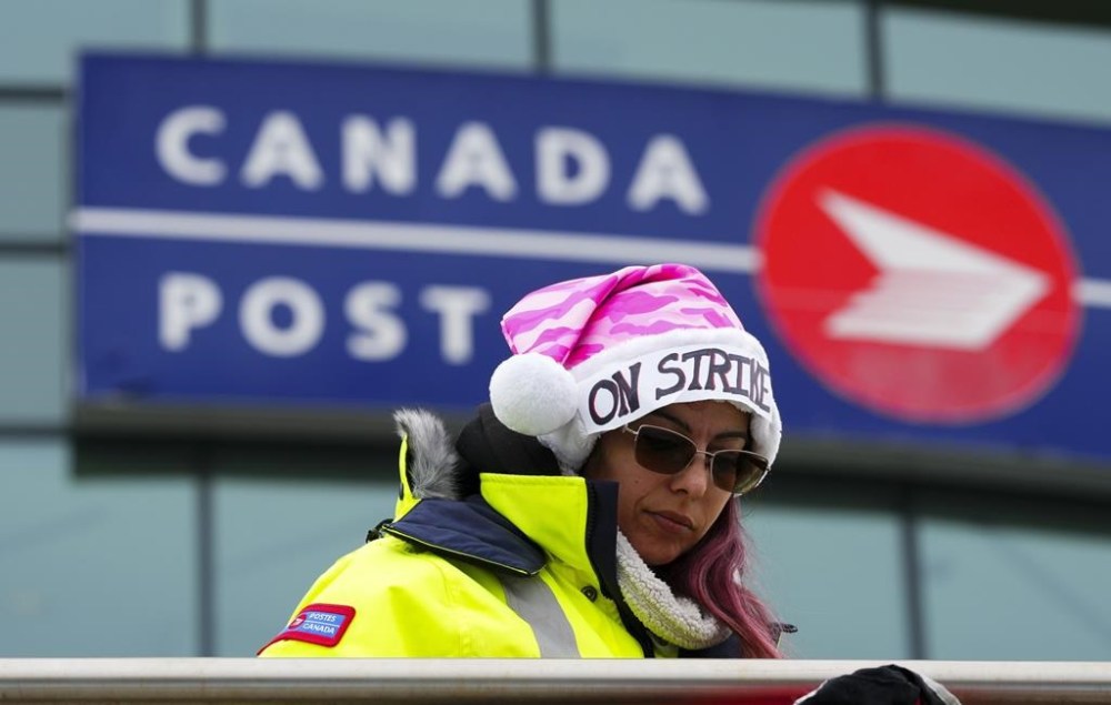Canada Post employee Aurelia Arcaro of Rigaud, Que., rallies at Canada Post headquarters in Ottawa on November 28, 2024. THE CANADIAN PRESS/Sean Kilpatrick