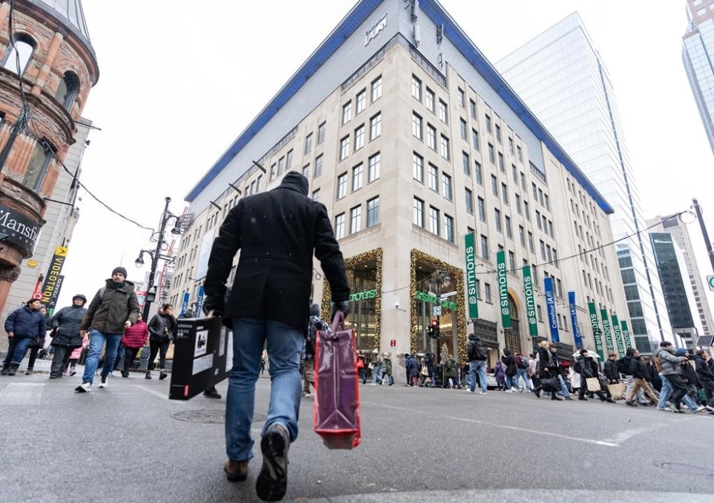 Shoppers take advantage of Black Friday deals in Montreal on Friday, Nov. 29, 2024. THE CANADIAN PRESS/Christinne Muschi