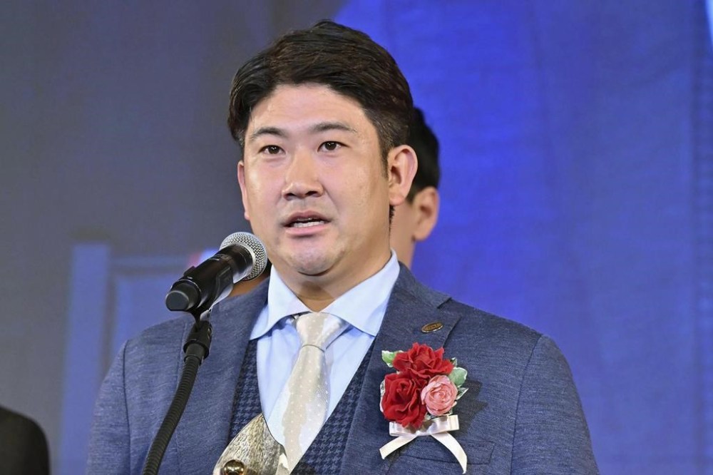 Yomiuri Giants Tomoyuki Sugano delivers his speech as he received Japan's Central League MVP in Tokyo Nov. 26, 2024. (Japan Pool/Kyodo News via AP)