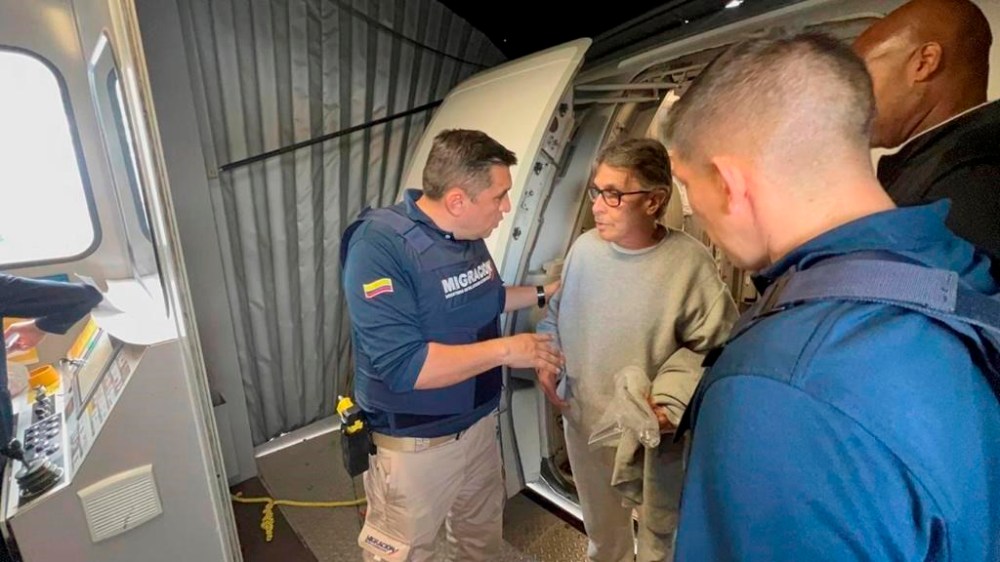 This photo released by the Colombian Immigration press office shows Colombian Fabio Ochoa, a former member of Cartel of Medellin, deplaning at the El Dorado International Airport in Bogota, Colombia, after being deported from the U.S. where he served time for drug trafficking, Monday, Dec. 23, 2024. (Colombian Immigration via AP)