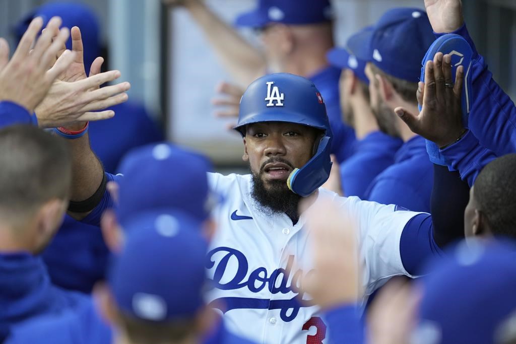 Dodgers set to re-sign outfielder Teoscar Hernández for $66
