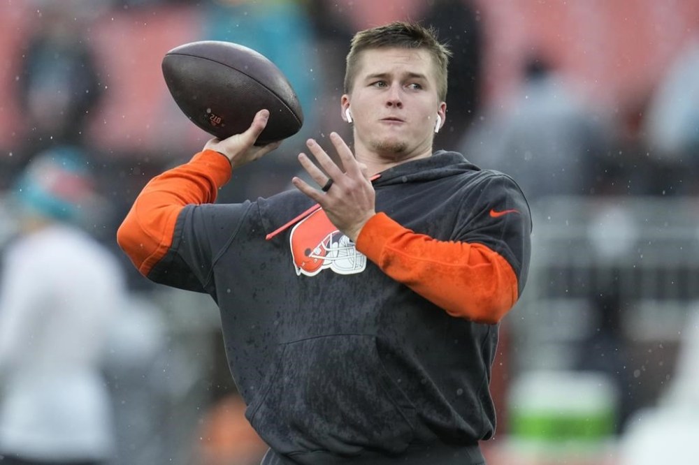 FILE - Cleveland Browns quarterback Bailey Zappe (2) warms up before an NFL football game against the Miami Dolphins in Cleveland, Sunday, Dec. 29, 2024. (AP Photo/Sue Ogrocki, File)