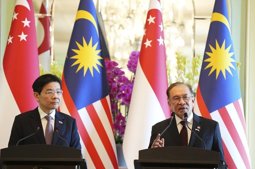 Malaysian Prime Minister Anwar Ibrahim, right, speaks during a press conference with Singapore Prime Minister Lawrence Wong at the prime minister's office in Putrajaya, Malaysia, Tuesday, Jan. 7, 2025. (AP Photo/Vincent Thian, Pool)