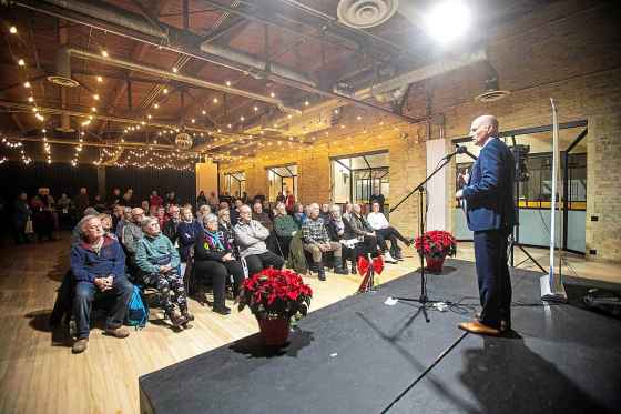 Editor Paul Samyn speaks to subscribers at the Free Press's Meet, Mingle and Be Merry event at The Forks on Monday. (Mikaela MacKenzie / Free Press)