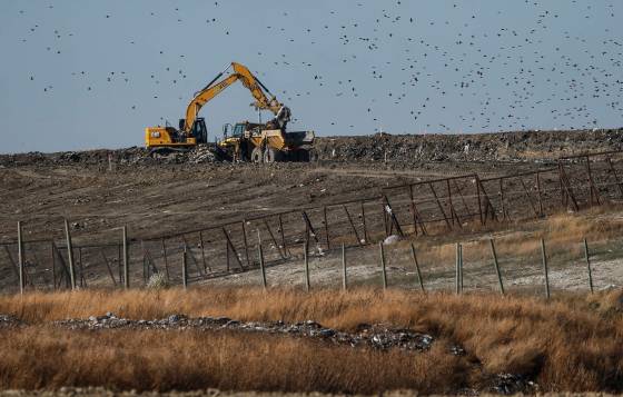 Recovery efforts are set to gear up later this month at the Prairie Green landfill for the bodies of slain women. (John Woods / The Canadian Press files)
