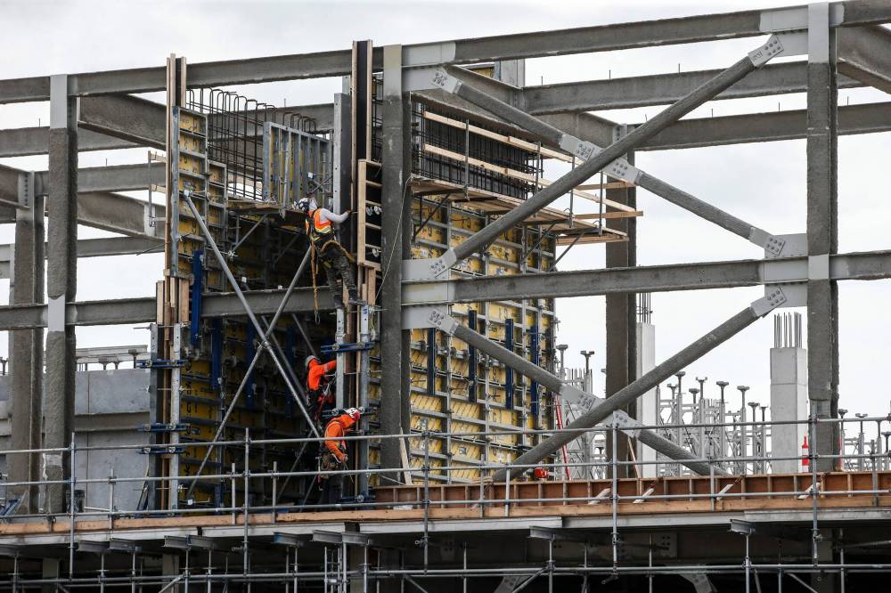 JOHN WOODS / FREE PRESS
Construction of the new north end sewage treatment facility in Winnipeg during the summer. Without money to finish the project, other business and residential development in the city might have to be halted.