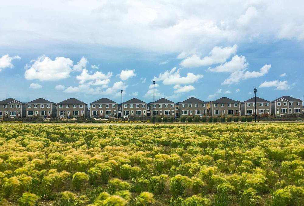 BRENT BELLAMY PHOTO
New housing near the South Perimeter Highway. Building isolated subdivisions has created a higher financial burden for Winnipeg taxpayers.