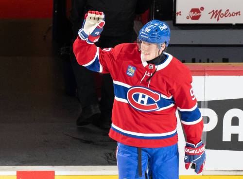 CHRISTINNE MUSCHI / THE CANADIAN PRESS
                                Montreal Canadiens&rsquo; Patrik Laine (92) waves to the crowd after being named first star following their NHL hockey game against New York Islanders in Montreal on Tuesday, Dec. 3, 2024. THE CANADIAN PRESS/Christinne Muschi