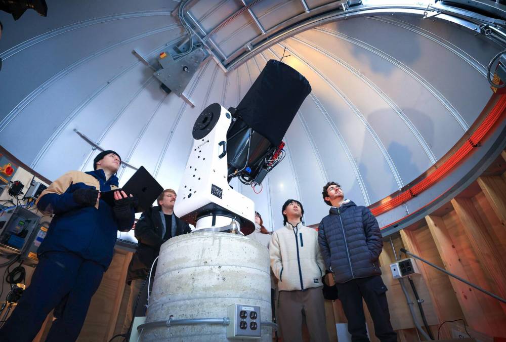 RUTH BONNEVILLE / FREE PRESS
From left: Ryan Wierckx, assistant professor Tyrone Woods, and new graduate students, Jade Yeung (behind pillar) Charles Lee and Mark Pirgalin, at the Glenlea Remote Observatory during its grand opening Tuesday.